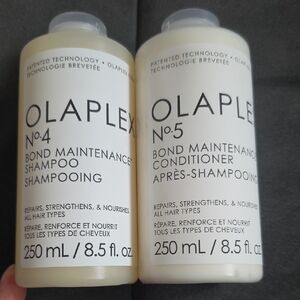 OLAPLEX No.4 and No.5 Bond Maintenance Duo